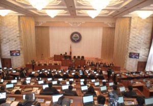 Депутаты не разрешили политпартиям менять списки после избрания в Жогорку Кенеш