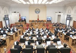 В Бишкеке проходят парламентские слушания о положении женщин в Кыргызстане