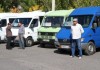 Бастующие водители маршруток закидывают камнями и не пускают в город бусы из регионов