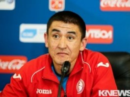 Тренер сборной Кыргызстана принимает поздравления