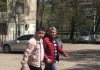 Возле здания суда проходит митинг с требованием отпустить Эрнеста Карыбекова