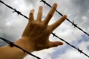 «Цифровое рабство»: Кыргызстанку эвакуировали из Мьянмы, где её незаконно удерживали в военном лагере «Цифровое рабство»: Кыргызстанку эвакуировали из Мьянмы, где её незаконно удерживали в военном лагере