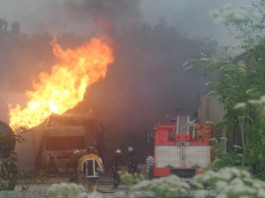 В результате взрыва бензовоза в Бишкеке пострадали 14 человек (фото)
