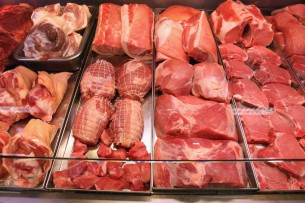 Казахстан временно запретил ввоз мяса и молока из России