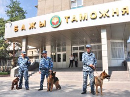 Таможня Кыргызстана выявила факт сокрытия товаров в цементовозах, прибывших из Китая