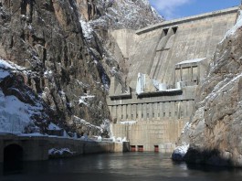 В парламенте Кыргызстана предложили проверить  Токтогульскую ГЭС на наличие майнинг-ферм