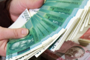Объем личных переводов из России в Кыргызстан во втором квартале составил 600 млн долларов США
