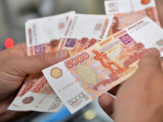 Исследование: Мигранты из Кыргызстана зарабатывают в России в среднем 29 тыс. рублей