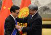 Атамбаев наградил китайского министра орденом «Данакер»