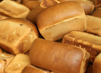 В Ашхабаде по-прежнему очереди за хлебом (видео)