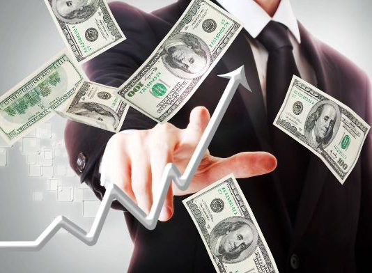 Почему доллар растет, а сом падает?