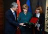 Алмазбек Атамбаев наградил Ангелу Меркель орденом Курманжан Датки