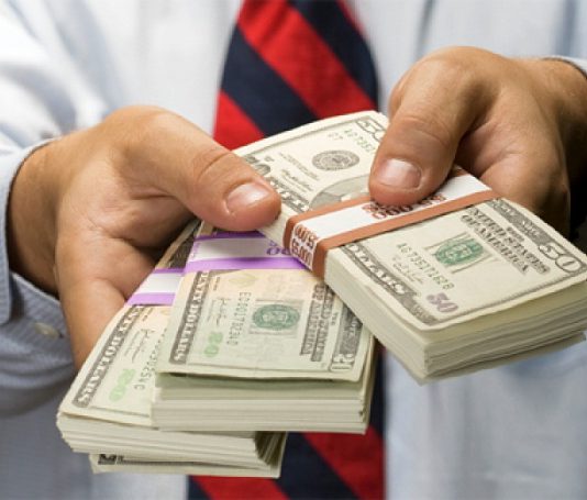 Аналитики Goldman Sachs допустили превращение доллара в рискованную валюту