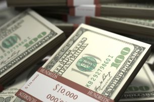 Нацбанк Кыргызстана предлагает разрешить комбанкам вывозить из страны наличные доллары США