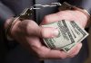 Вымогали 25 тыс. долларов: Задержаны сотрудники налоговой службы Бишкека