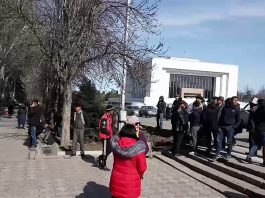 В Бишкеке начался митинг в поддержку Текебаева