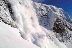 Штормовое предупреждение: В горных районах Кыргызстана ожидается сход снежных лавин Штормовое предупреждение: В горных районах Кыргызстана ожидается сход снежных лавин