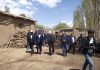 Спикер Чыныбай Турсунбеков посетил пострадавшие от землетрясения села на юге Кыргызстана