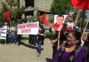 Около ста сторонников Текебаева митингуют возле здания Горсуда