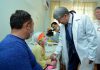 Алмазбек Атамбаев навестил пациентов детского отделения онкологии и гематологии
