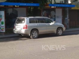 Очевидец K-News: На остановках в центре Бишкека паркуются автомобили