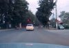 Очевидец: Водитель проехал перекресток на «красный», проигнорировав велосипедиста и женщину с коляской