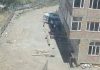 В Бишкеке с недостроенной девятиэтажки выпали двое рабочих, один погиб