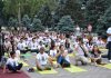 Бишкекчане приняли участие в грандиозном флешмобе, посвященном Международному дню йоги