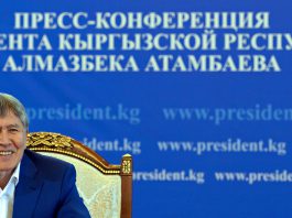 Эксперты – об откровениях Атамбаева, резкости президента и мирной передаче власти