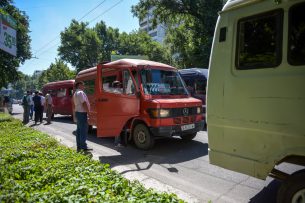 Власти Бишкека хотят повысить тарифы за проезд в общественном транспорте. Власти Бишкека хотят повысить тарифы за проезд в общественном транспорте.