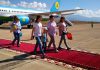 В аэропорту Тамчы приземлился первый самолет с туристами из Узбекистана (видео)