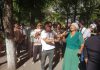 Сторонники Жапарова устроили митинг возле суда (фото, видео)