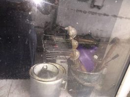 Бишкекчанка пожаловалась на жуткий запах и антисанитарию в колбасном цехе на рынке «Мадина»