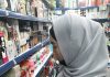 Девушки в хиджабах украли из магазина планшет (видео)