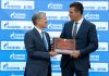 Алмазбек Атамбаев наградил сотрудников «Газпрома»
