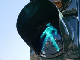 Возле бишкекских школ установят светофоры (список)