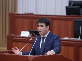 Учителям и медикам обидно, когда прокурорам и судьям выдают квартиры — Жанар Акаев