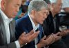 Президент Алмазбек Атамбаев принял участие в праздничном айт-намазе по случаю Курман айта