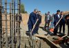 Атамбаев принял участие в церемонии закладки капсулы на месте строительства многоквартирного дома в Нарыне