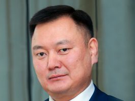 Вице-премьер КР Зилалиев агитировал за Жээнбекова: просил население поддержать кандидата