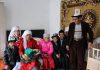 Атамбаев подарил дом семье памирских кыргызов