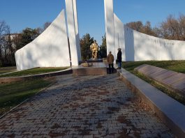 В парке Ататюрка вандалы осквернили памятник воинам-афганцам