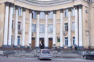 В Национальном госпитале пройдут бесплатные операции по удалению катаракты с участием врачей из Китая