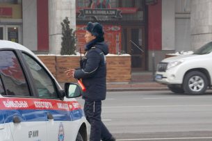 МВД Кыргызстана призывает водителей: будьте осторожны, избегайте дальних поездок