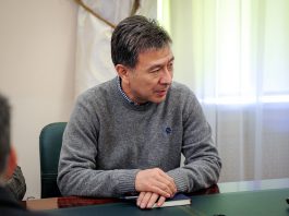 Президент Кыргызстана принял отставку первого вице-премьера Шадиева