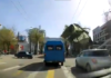 Очевидец K-News: В Бишкеке над дорогой навис огромный брезент