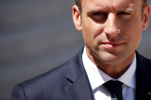 Президент Макрон, возможно, свергнут… В соцсетях стал вирусным созданный ИИ фейковый репортаж о захвате власти в Париже Президент Макрон, возможно, свергнут… В соцсетях стал вирусным созданный ИИ фейковый репортаж о захвате власти в Париже