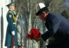 Сооронбай Жээнбеков почтил память погибших в Апрельских событиях