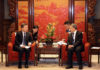 Первый вице-премьер-министр Аскарбек Шадиев встретился с вице-премьером Госсовета КНР Ху Чуньхуа