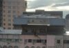 На крыше бишкекской многоэтажки построили двухэтажный пентхаус. Законно ли это? (фото)